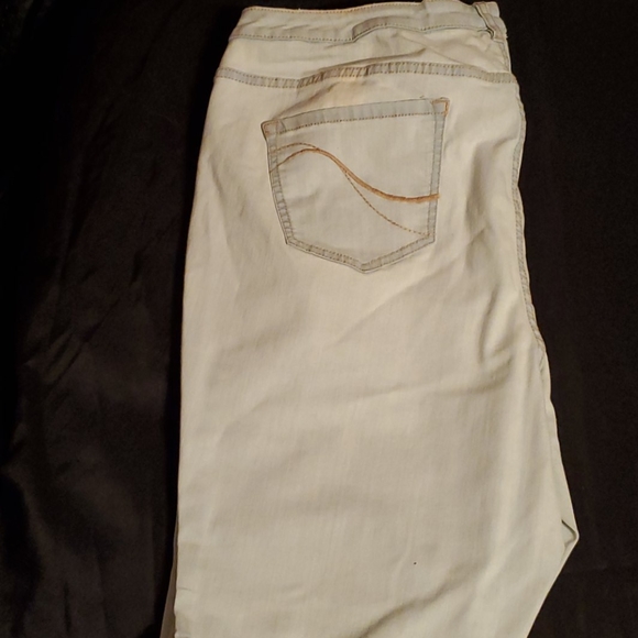 Lane Bryant acid wash jeans - Picture 2 of 2